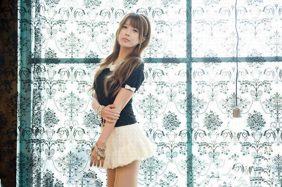 韩国最美网络女主播许允美写真图集-第12张