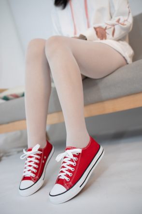 肉丝·红色帆布鞋