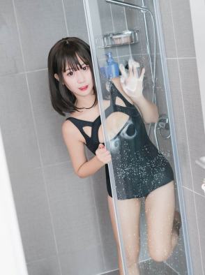 斗鱼女主播猫九酱Sakura学生装湿身福利写真
